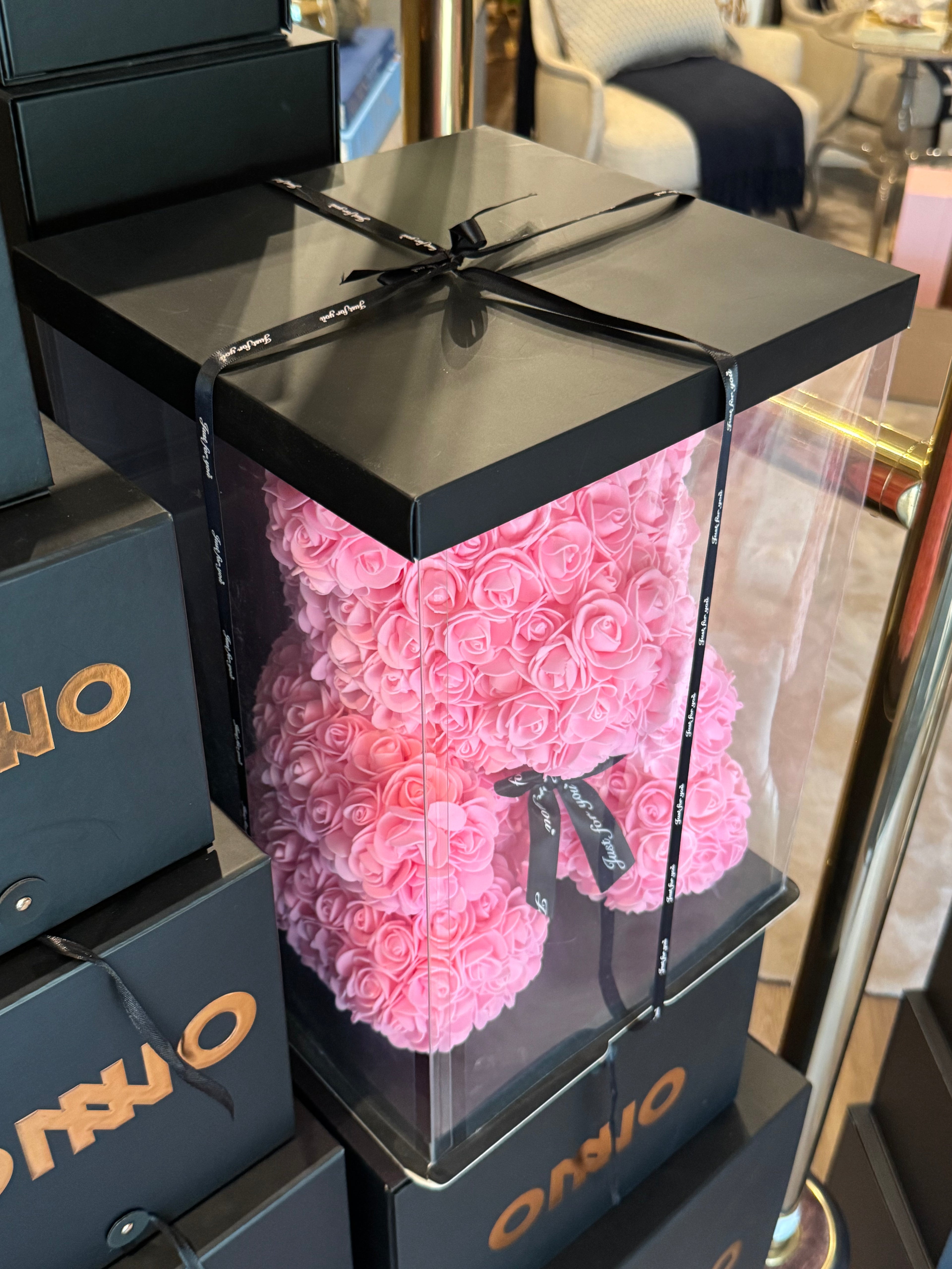 Urso Decorativo de Rosas Cor-de-Rosa na Caixa