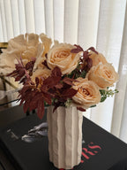 Arranjo Outono Dourado com Rosas