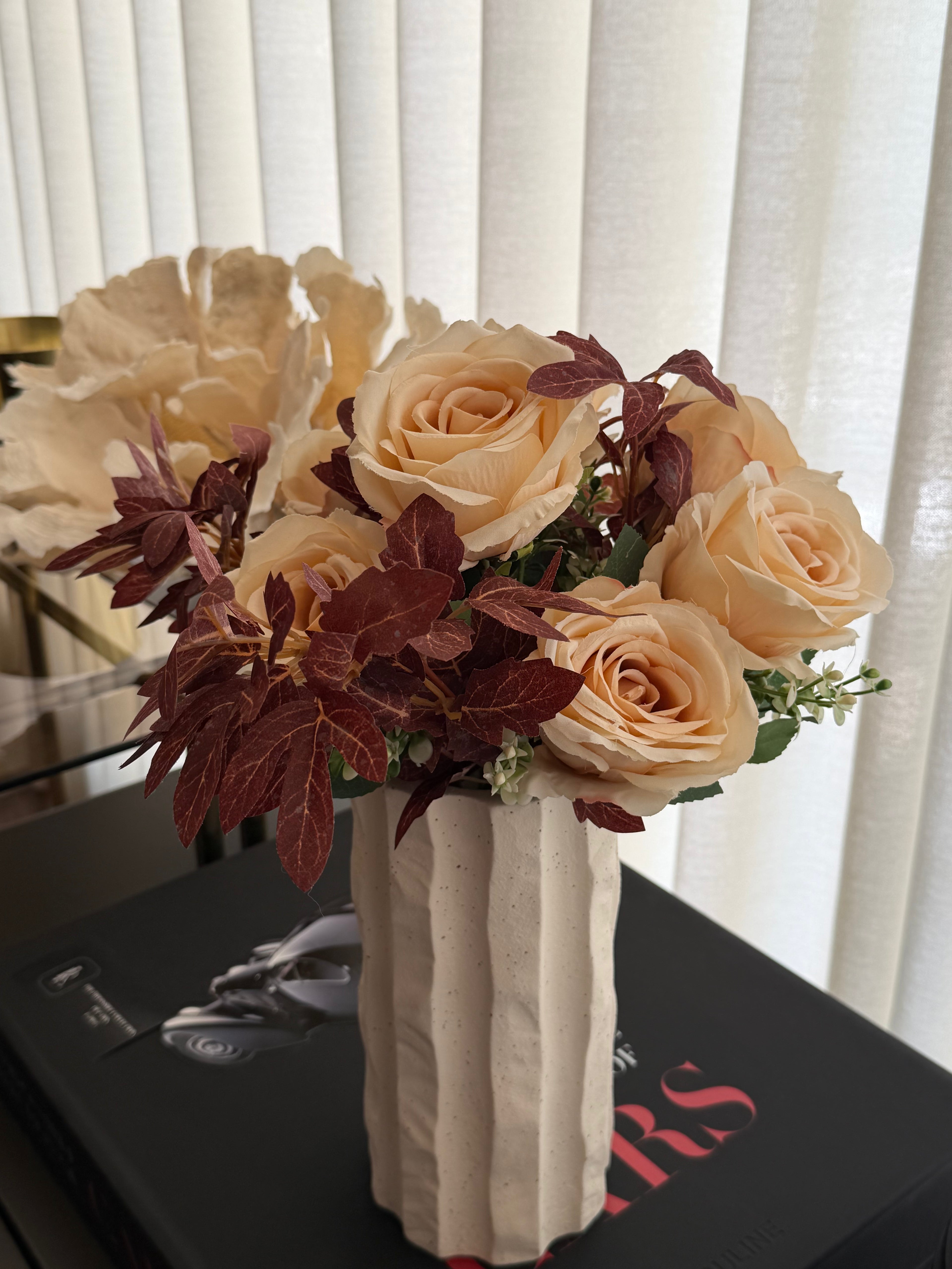 Arranjo Outono Dourado com Rosas